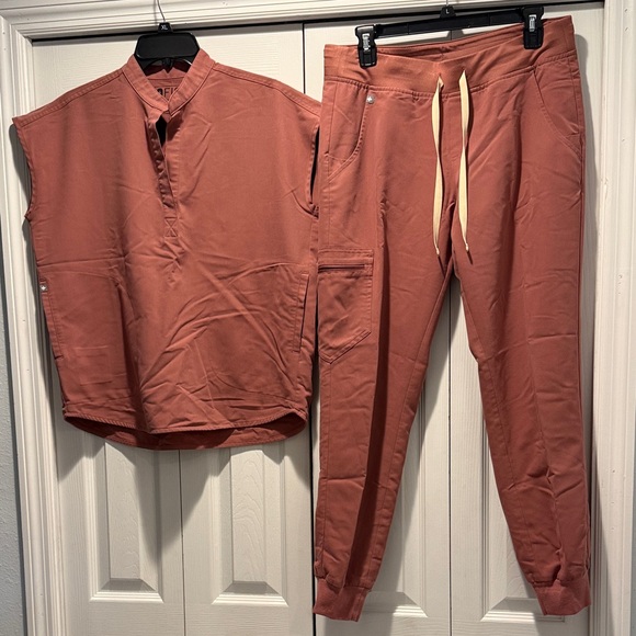 Figs Other - Women Figs Scrub set in Mauve